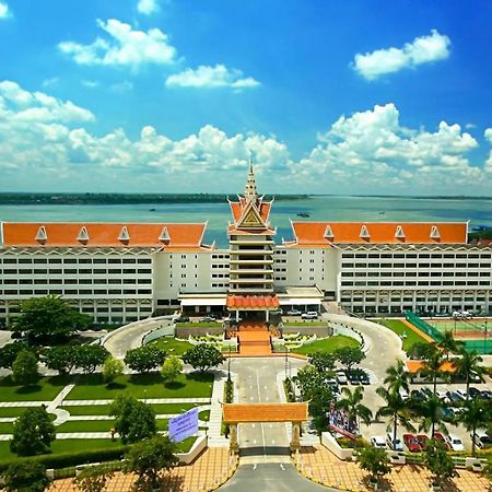 Hotel Cambodiana Phnom Penh Exterior foto
