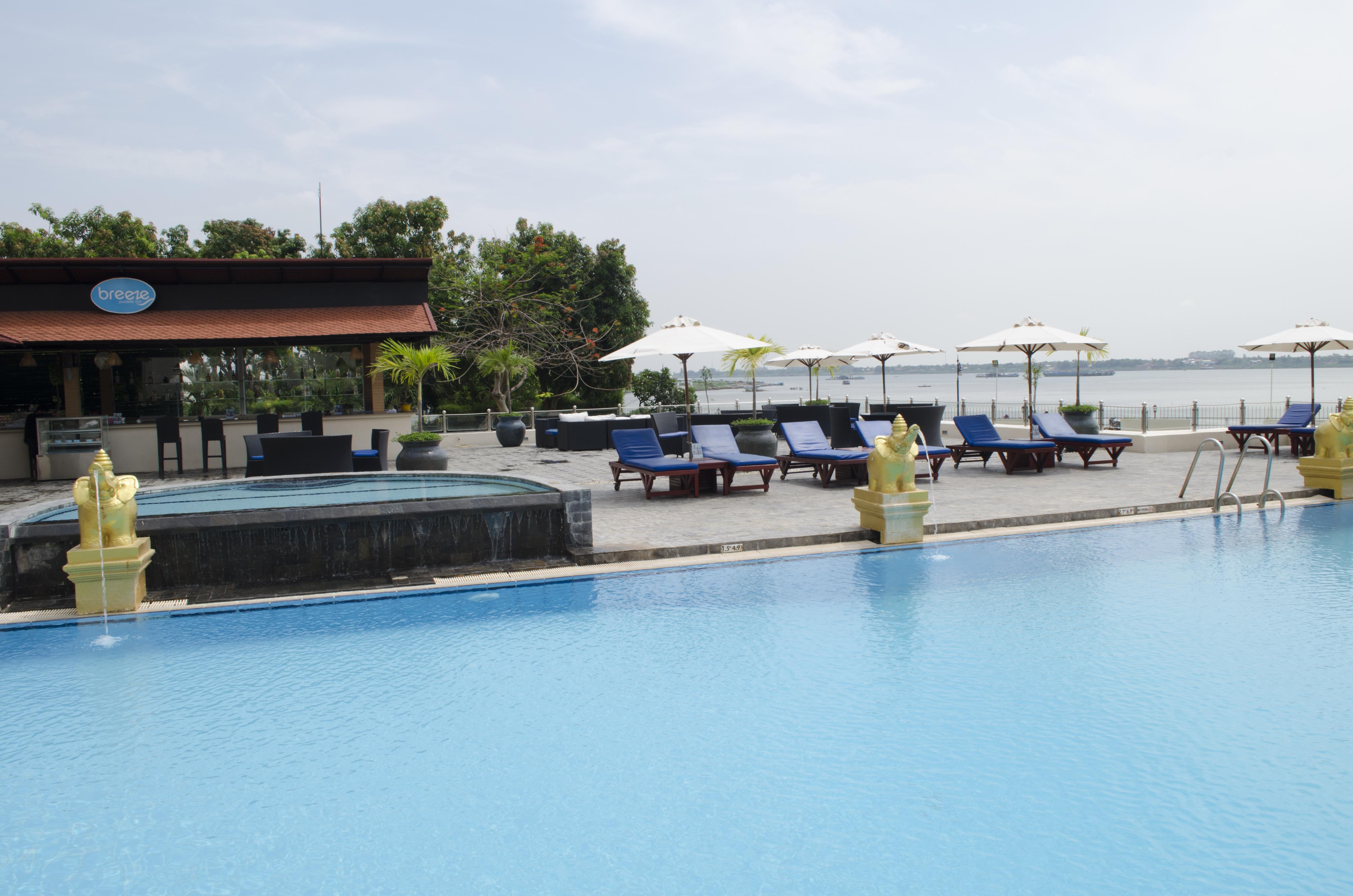 Hotel Cambodiana Phnom Penh Exterior foto