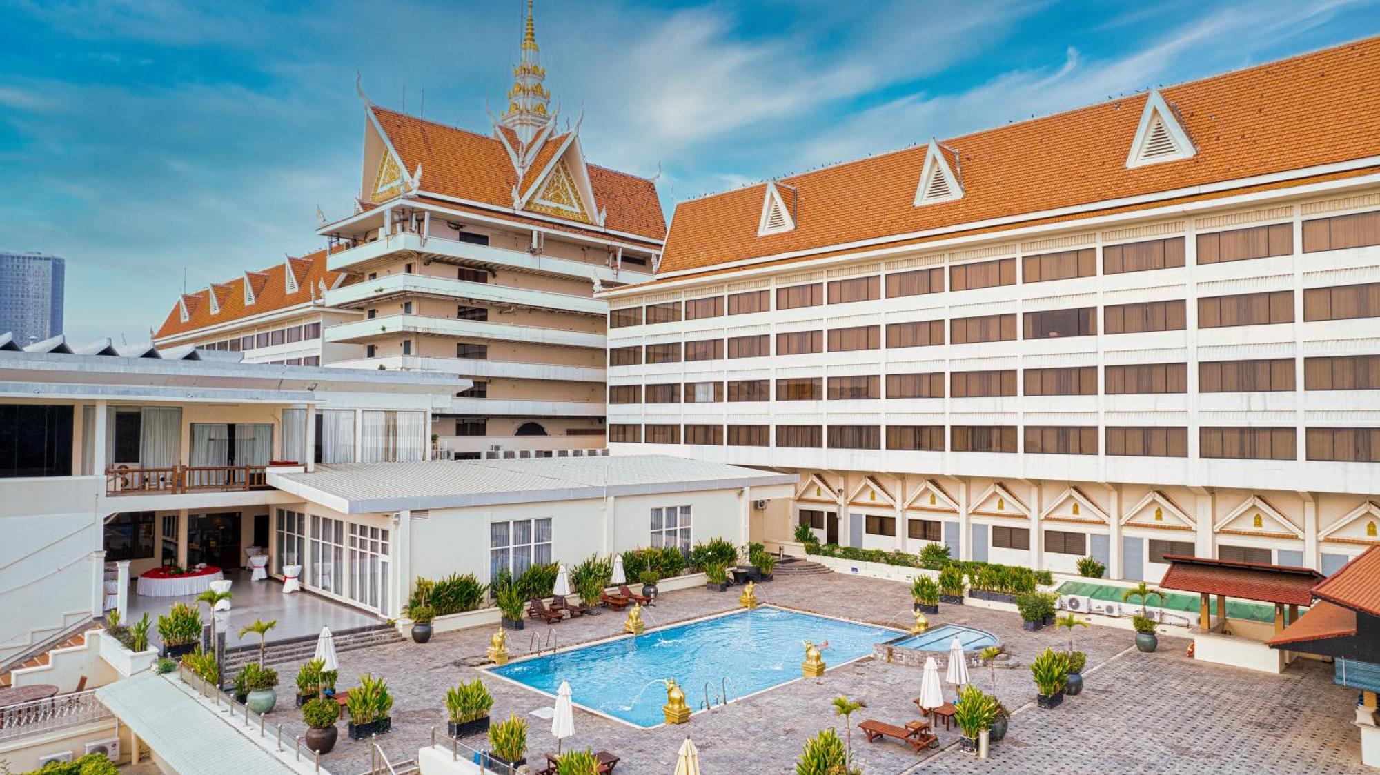 Hotel Cambodiana Phnom Penh Exterior foto
