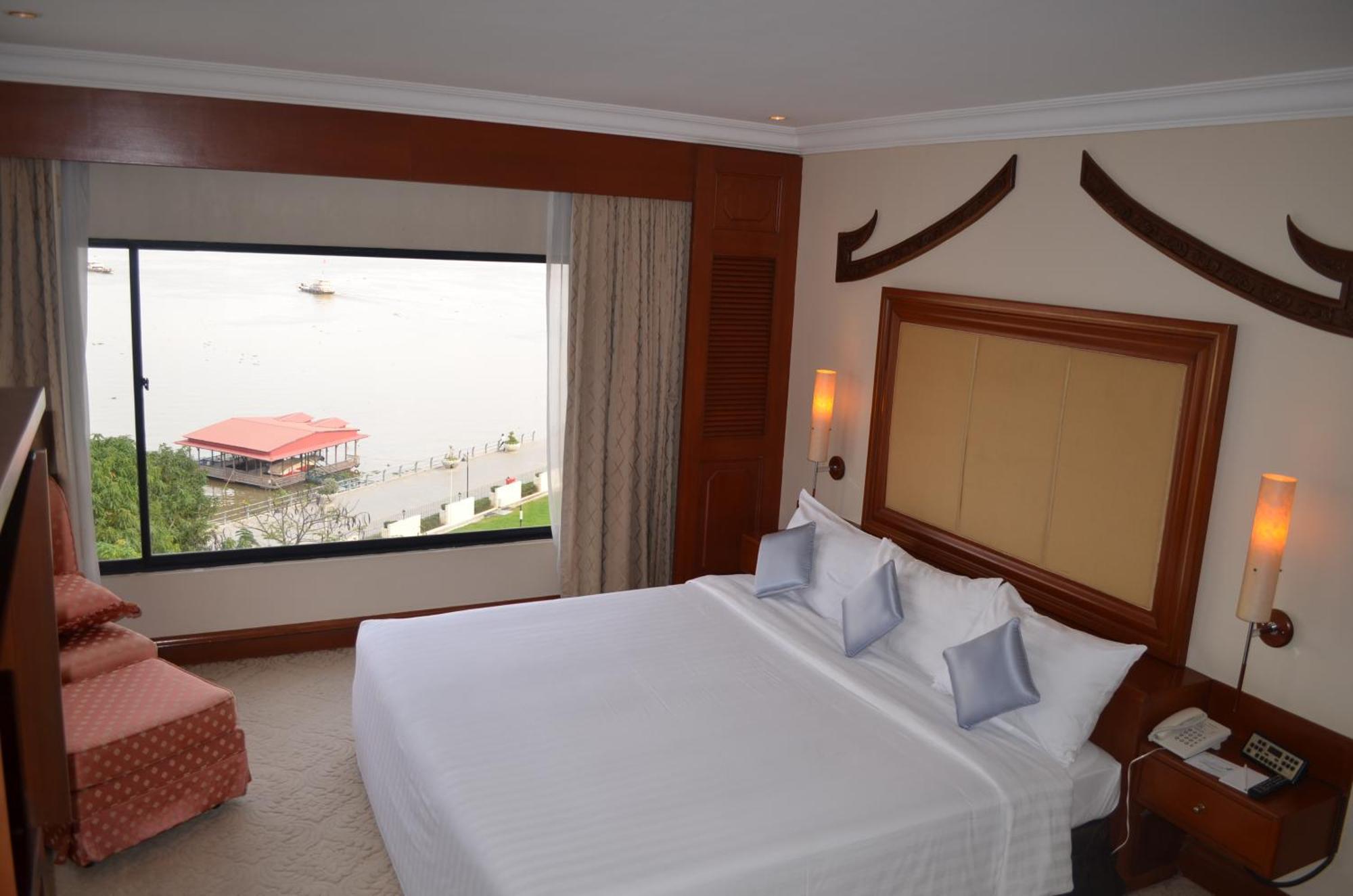 Hotel Cambodiana Phnom Penh Exterior foto